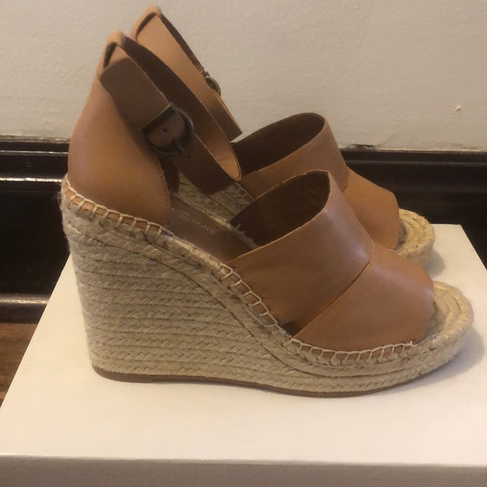 Treasure & Bond Sannibel Platform Wedge Sandal in tan leather. Size 9.5